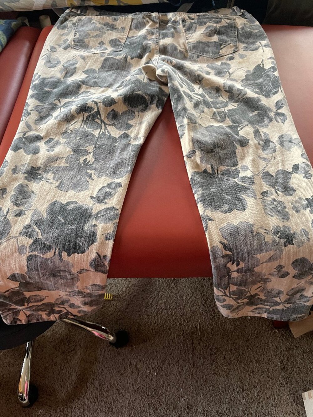 Chico's Stretch Denim Pants w/ Floral Print size 20/22 (Chico's 4) So Slimming - Picture 2 of 16